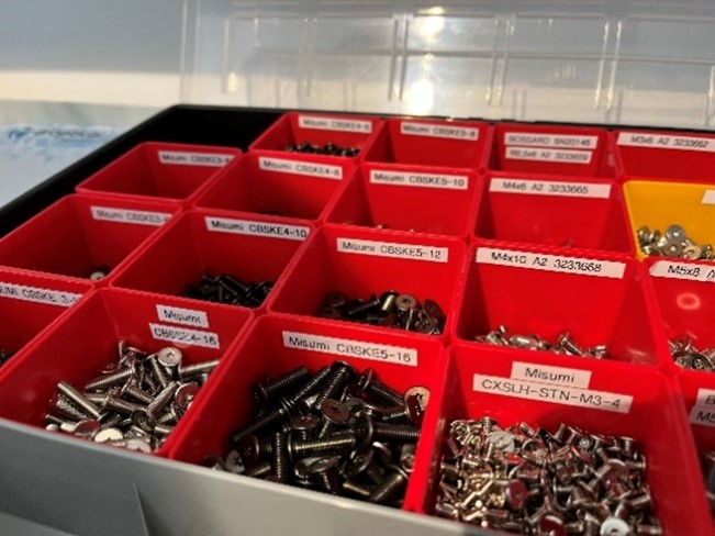 Miniaturowe śruby MISUMI — doceniane przez Droptical